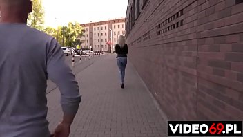 Русские лесбухи занялись сексом на полу